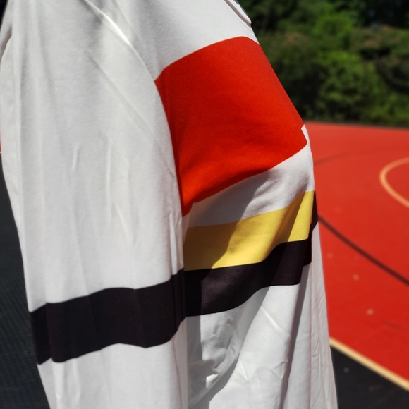 NEW🤍🖤❤️💛Sporty multi- colored, long sleeve top. - Picture 4 of 7